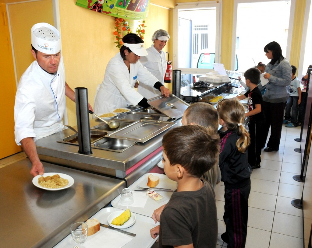 Le conseil de Paris veut améliorer la restauration scolaire parisienne